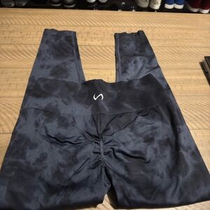 TLF APPAREL LEGGINGS SIZE M